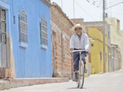 El programa apoya a las personas mayores de 70 años con 500 pesos mensuales. ARCHIVO  /