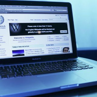 Wikipedia lidera apagón por ley antipiratería cuya votación fue aplazada
