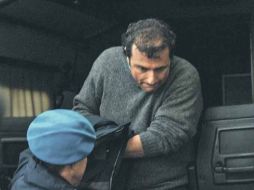 El capitán del crucero, Francesco Schettino, abandona la Corte de Grosseto, en Italia. AP  /