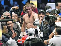 Saúl Álvarez se convirtió en campeón del CMB en 2011 y realizó tres defensas exitosas. MEXSPORT  /