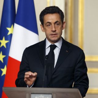 Se compromete Sarkozy a proteger empleo en Francia