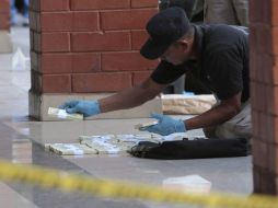 Los billetes falsos fueron encontrados en la doble cabina del vehículo. AP  /