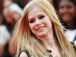 El romance entre la pareja inició a finales de 2009 cuando la cantante se separó de su marido Deryck Whibley. ARCHIVO  /