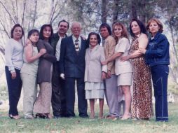 Antonio Padilla Buenrostro y María Guadalupe Navarro con sus hijos: Yolanda, Gloria, Ma. Lucila, José Antonio, José María.  /
