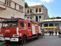 Personal de emergencia y autoridades trabajan en el lugar del derrumbe. EFE  /