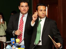 El presidente municipal de Zapopan, Héctor Vielma (izq), finalmente anunció que sí buscará una senaduría.  /