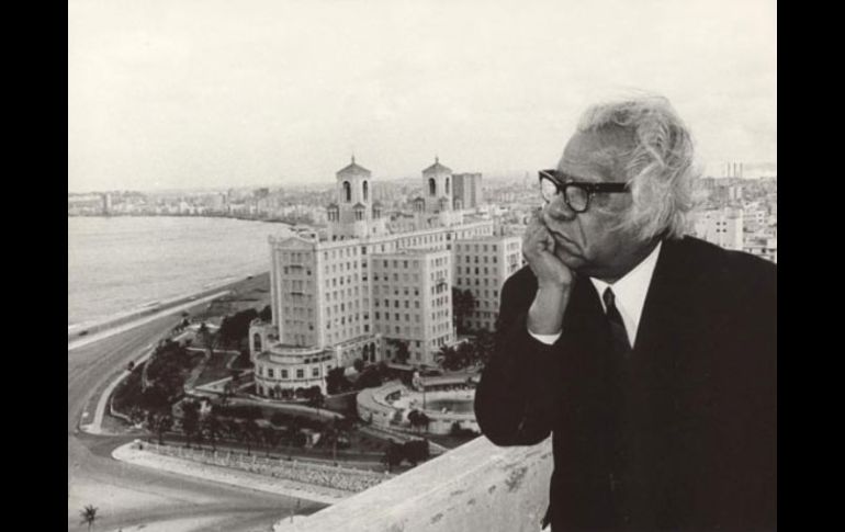 La Fundación Nicolás Guillén (en la imagen, durante su estancia en La Habana) es la encargada de convocar al encuentro. ESPECIAL  /