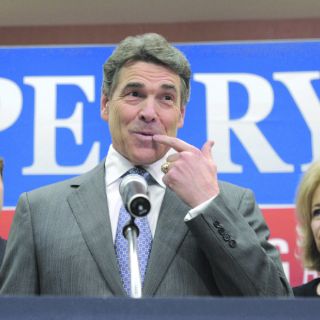 Perry se retira de contienda electoral republicana