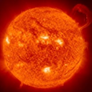 Captan por primera vez cómo se desintegra un cometa al acercarse al Sol