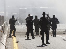 Policías federales y estatales se enfrentaron con normalistas de Ayotzinapa el 12 de diciembre. NTX  /