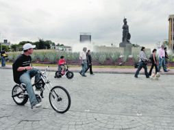 En sus mejores momentos, el paseo alrededor de la glorieta reunió mil personas, pero la asistencia bajó drásticamente.  /