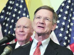 Lamar Smith anuncia el retiro de la ley antipiratería SOPA, en la Cámara de Representantes. AP  /