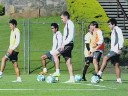 Elementos rojinegros se preparan para practicar jugadas a balón parado, previo al duelo ante Querétaro.  /