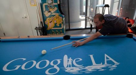 No sólo mantiene 'entusiasmo' entre empleados, sino además ofrece facilidades extralaborales. REUTERS  /