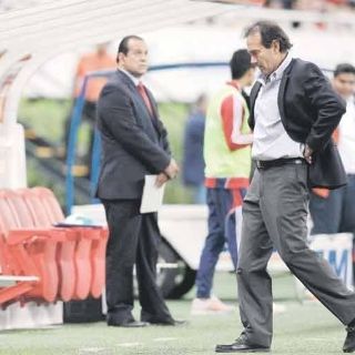 Quirarte renuncia y deja a Chivas en el sótano
