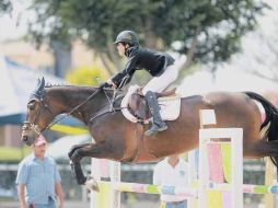 Juan Pablo Gaspar, a lomos de ''Puertas Catena'', conquistó el primer lugar en la prueba a 1.20 metros.  /