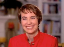 Giffords hizo el anuncio en un vídeo de YouTube que colgó en su página de Facebook. REUTERS  /