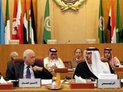 El secretario general de la Liga Árabe, Nabil Alarabi  y el ministro catarí de Exteriores Hamad bin Jasim. EFE  /