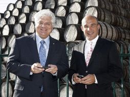 Mike Lazaridis y Jim Balsillie cedieron a la presión. AP  /