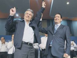 Alfonso Petersen (izquierda) se benefició con la declinación y apoyo de Alonso Ulloa (derecha).  /