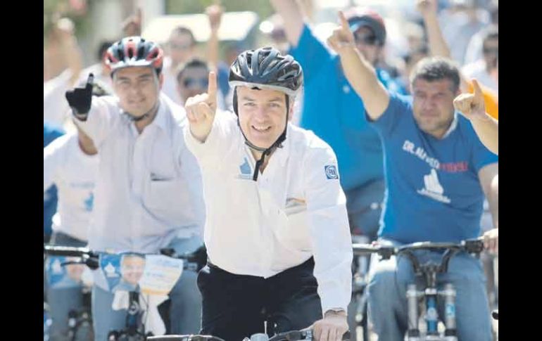 El precandidato panista apuesta a la movilidad no motorizada.  /