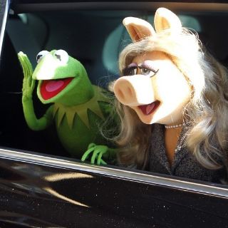 La rana Kermit y la cerdita Piggy, estrellas de cine en el país del jamón