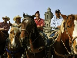 Campesinos del estado de Chihuahua llegan al zócalo formando parte de la caravana. EFE  /
