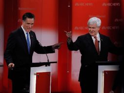 Mitt Romney   Y Newt Gingrich durante el debate  de campaña en la NBC News. AFP  /