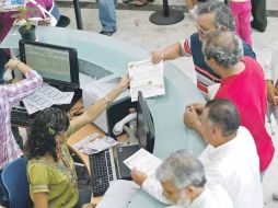 Con el despido de personal y la reducción de salarios, el SIAPA pretende ahorrar 20 millones de pesos este año.  /