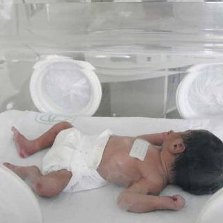 Afinan proyecto de brazaletes electrónicos para recién nacidos