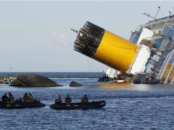 Los buzos trabajan en la búsqueda de desaparecidos tras el naufragio del Costa Concordia. REUTERS  /