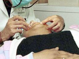 Por ahorrrarse el costo del material quírurgico, Michael Clair le causó infecciones a sus pacientes. ARCHIVO  /