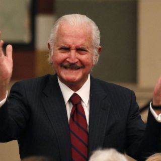 Libros perdurarán pese a la era digital: Carlos Fuentes
