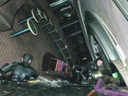 La Guardia Costera encuentra las víctima fatal número 16 del accidente del ''Costa Concordia''. AP  /