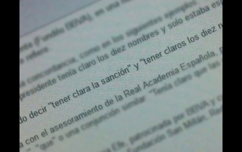 En ocasiones 'tener claro' se emplea sin guardar la concordancia.  /