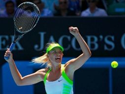 Sharapova celebra tras derrotar a su compatriota Makarova en el partido de cuartos de final del Abierto australiano. REUTERS  /