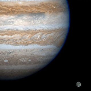 Michel Mayor y Didier Queloz, premiados por hallar el primer exoplaneta