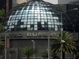 La plaza bursátil mexicana terminó la sesión en línea con Wall Street.NOTIMEX  /