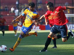 Emmanuel Cerda se quita la marca del jugador Ampuero del Unión Española. EFE  /