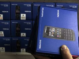 Nokia vendió 19.6 millones de superteléfonos en el trimestre. En comparación, Apple vendió 37 millones. REUTERS  /