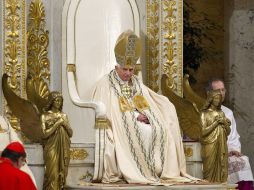 El Papa Benedicto XVI (c) preside el cierre de la Semana de Rezos por la Unidad de los Cristianos. EFE  /