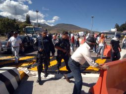 El pasado 12 de diciembre en la Autopista del sol policías y normalistas se enfrentaron. ARCHIVO  /