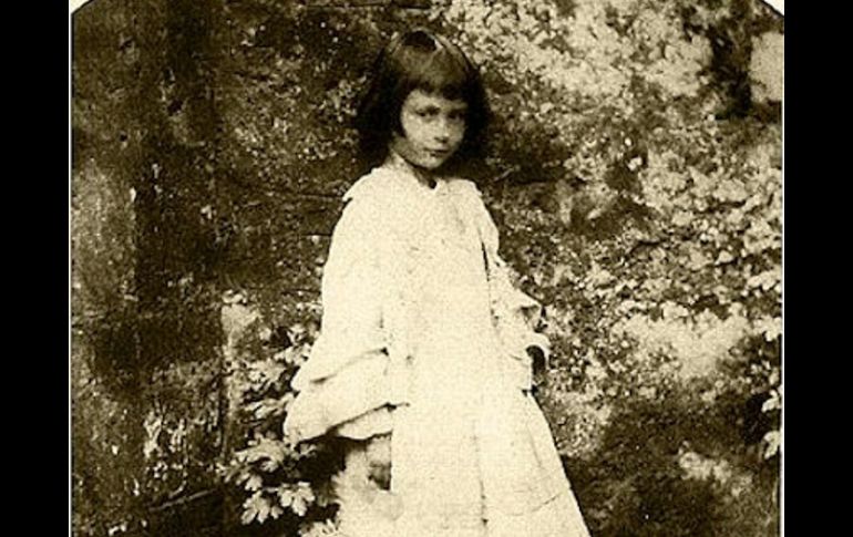 Foto de Alicia Liddell tomada por Lewis Carroll. A ella le fue dedicado el cuento ''Alicia en el país de las maravillas''. ARCHIVO  /