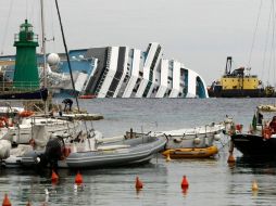 En las bodegas del Costa Concordia hay una escalofriante lista de contaminantes, de los que nadie se ha ocupado. REUTERS  /