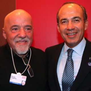 Calderón encuentra a Paulo Coelho en Davos