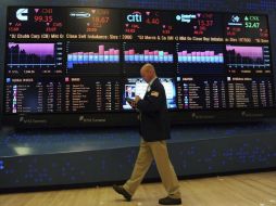 El PIB estadounidense creció en el último trimestre de 2011 el 2.8 %, por debajo del 3 % que esperaban los analistas. EFE  /