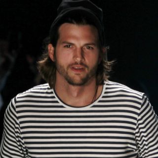 Ashton Kutcher viaja a Los Ángeles preocupado por Demi Moore