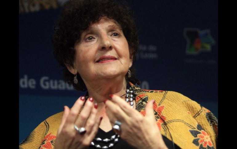 La ganadora del Premio Nacional de Linguística y Literatura 2004 cumple años este viernes.  /