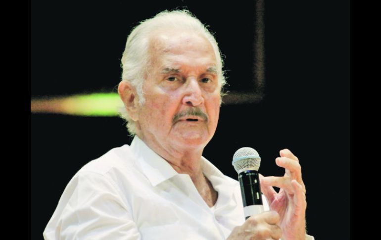 Carlos Fuentes asiste al “Hay Festival” en su 7a. edición anual con decenas de escritores, músicos y actores de todo el mundo. EFE  /
