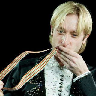 Plushenko logra su séptima corona en patinaje artístico